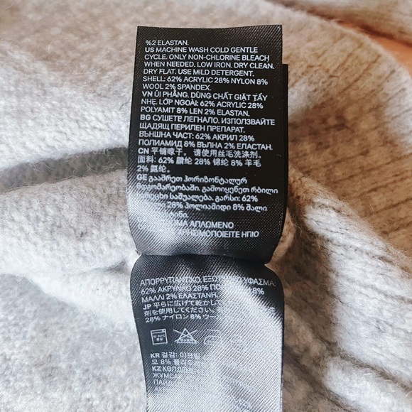 H&M Women’s V-Neck Off-the-Shoulder Knit Sweater Pullover Long Sleeve Top Size S - Picture 5 of 5